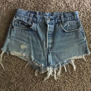 Vintage High Waist ‘Mom Jeans’ Cut Off Levi’s